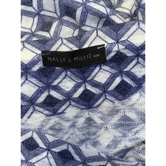 Nally & Millie USA Blue Geometric Print Thin Knit Sweater     Size: M - Picture 4 of 5